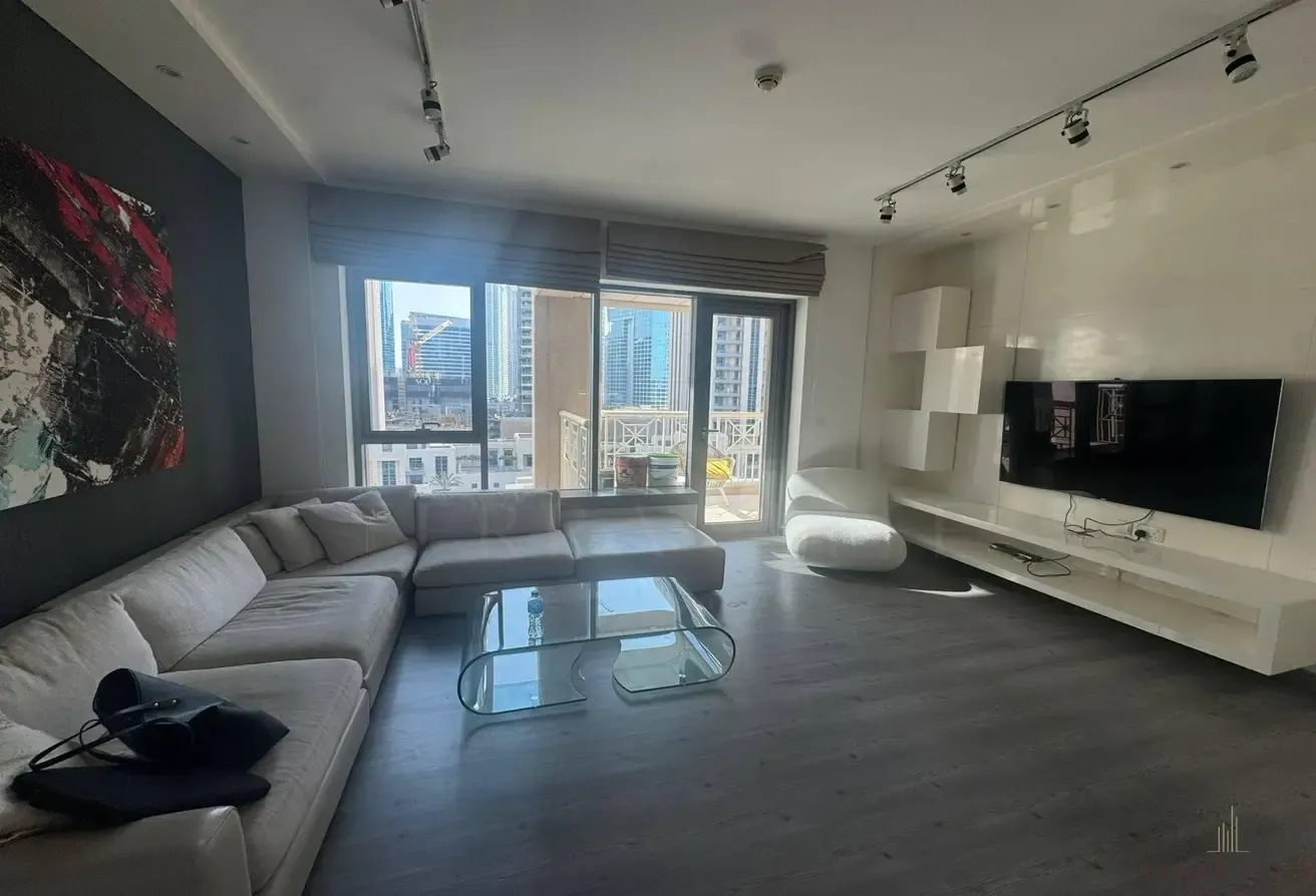 Spacious 1-Bedroom | Prime Downtown Location | Near Burj Khalifa & Dubai Mall