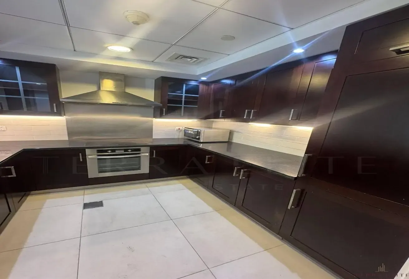Spacious 1-Bedroom | Prime Downtown Location | Near Burj Khalifa & Dubai Mall
