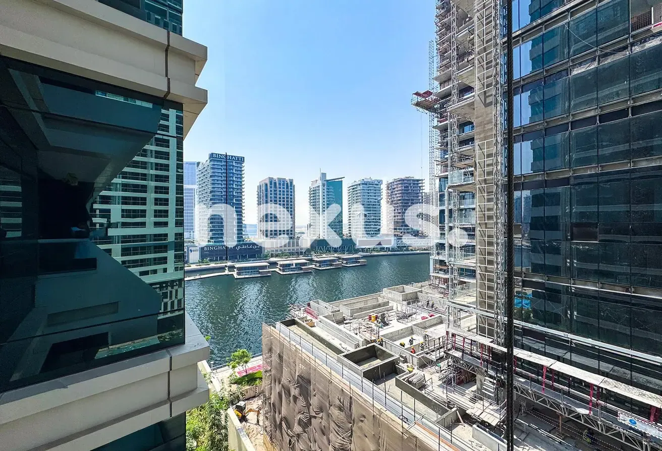 Spacious 1BR | Closed Kitchen | Canal View