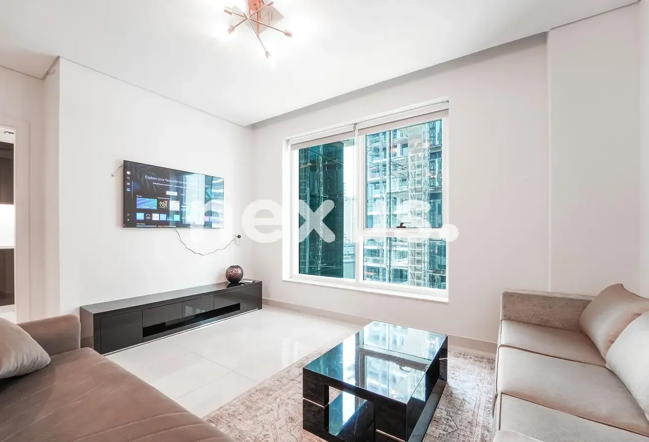 Spacious 1BR | Closed Kitchen | Canal View