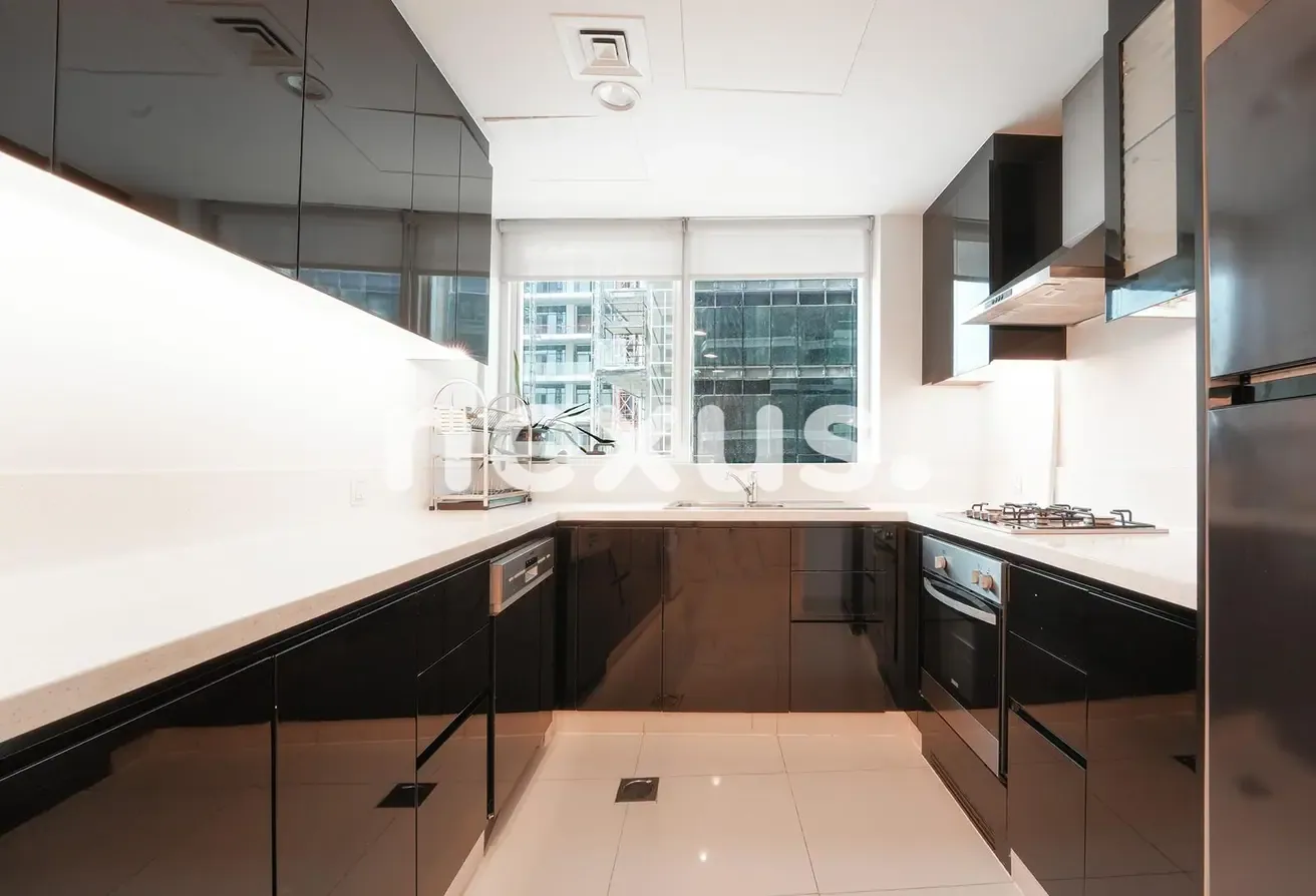 Spacious 1BR | Closed Kitchen | Canal View