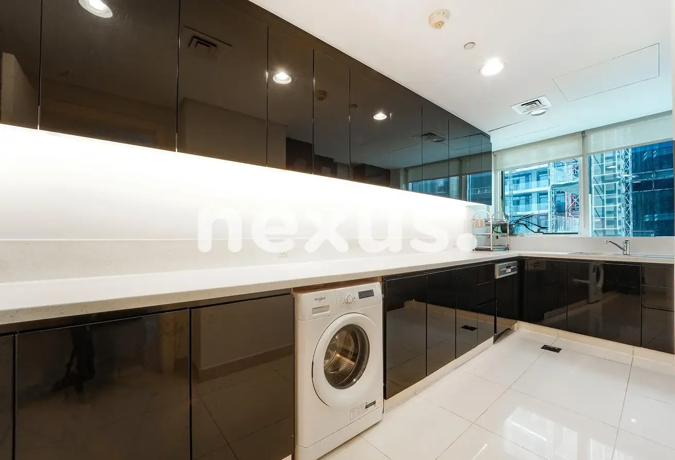 Spacious 1BR | Closed Kitchen | Canal View