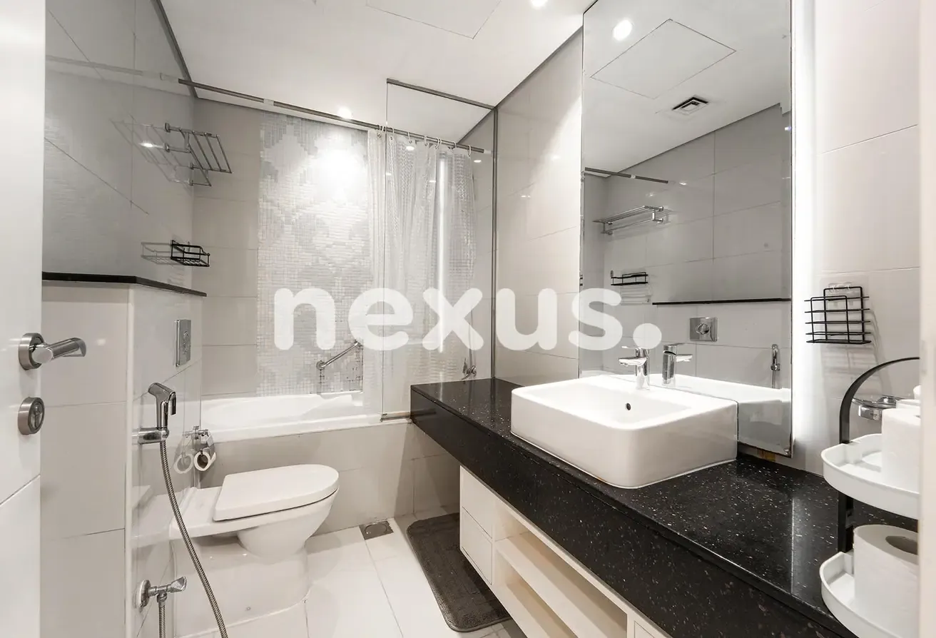 Spacious 1BR | Closed Kitchen | Canal View