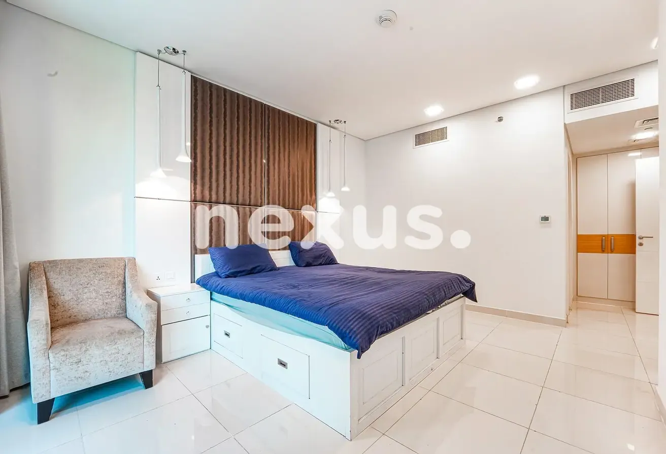 Spacious 1BR | Closed Kitchen | Canal View