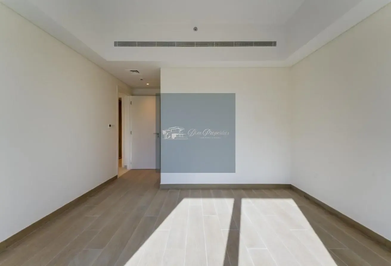 Luxurious | Bright and Spacious | Vacant