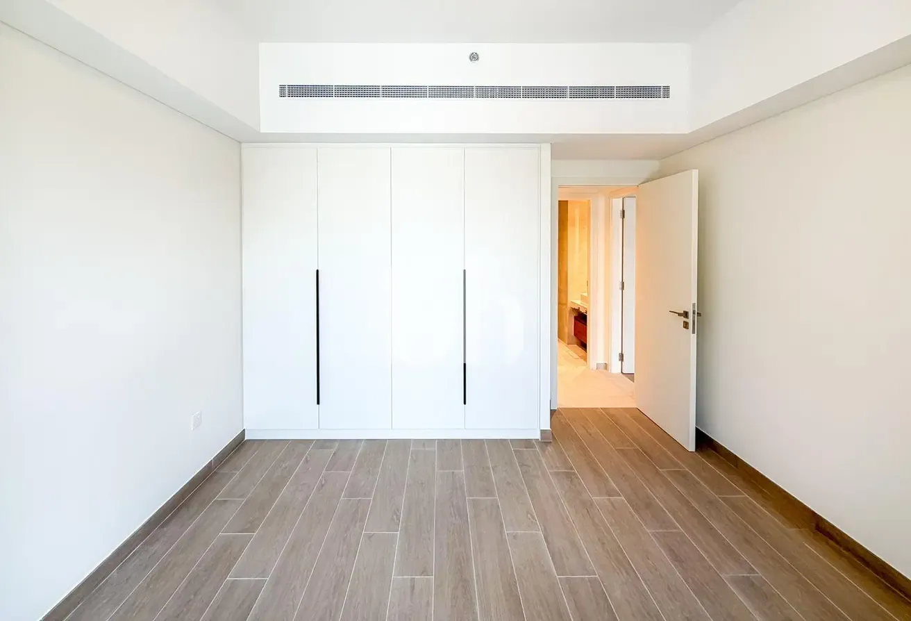 Brand New | Partially Furnished | Mid Floor