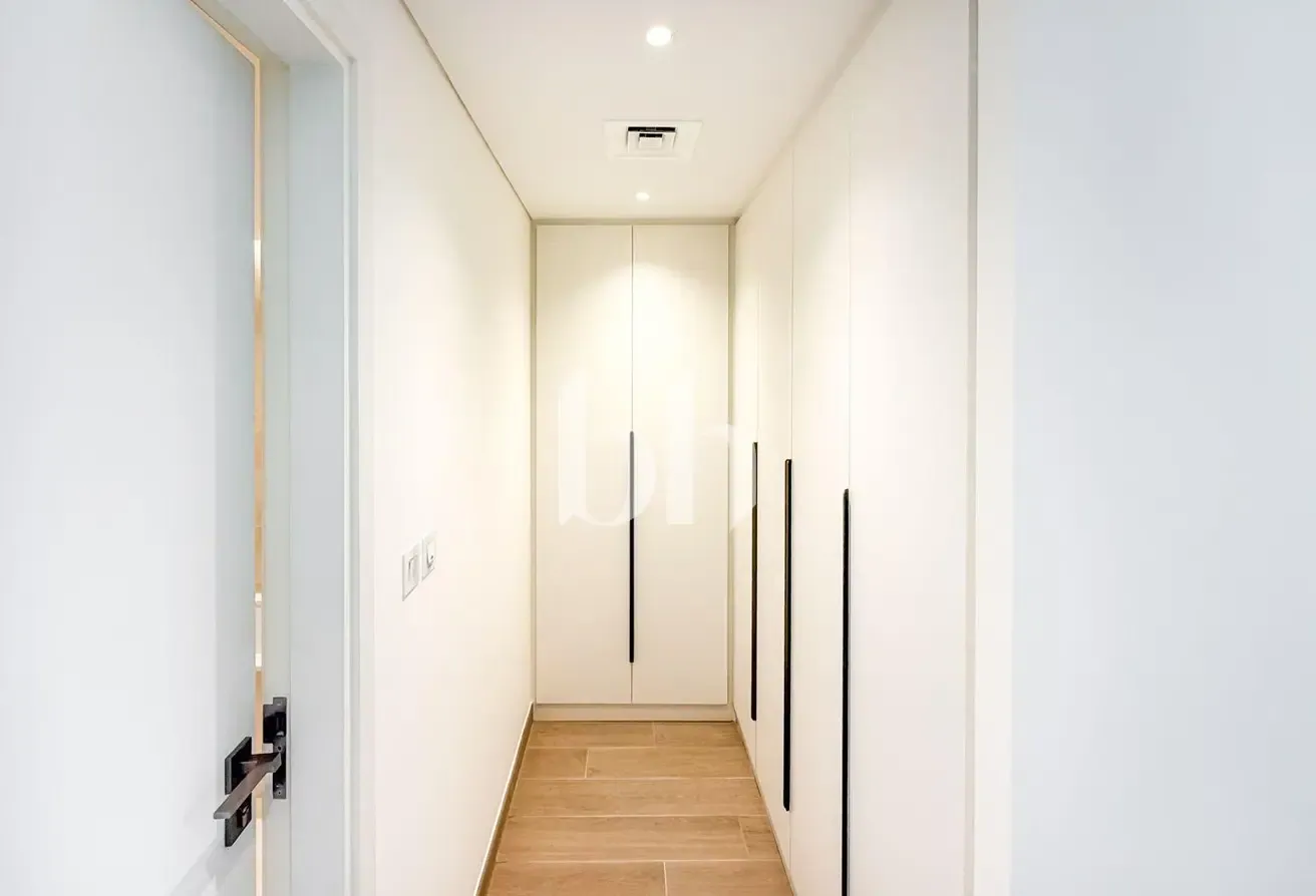 Brand New | Partially Furnished | Mid Floor