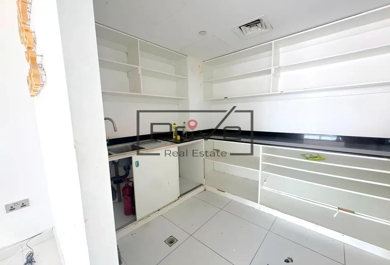 Retail Shop I Easy Access To Metro I Tenanted