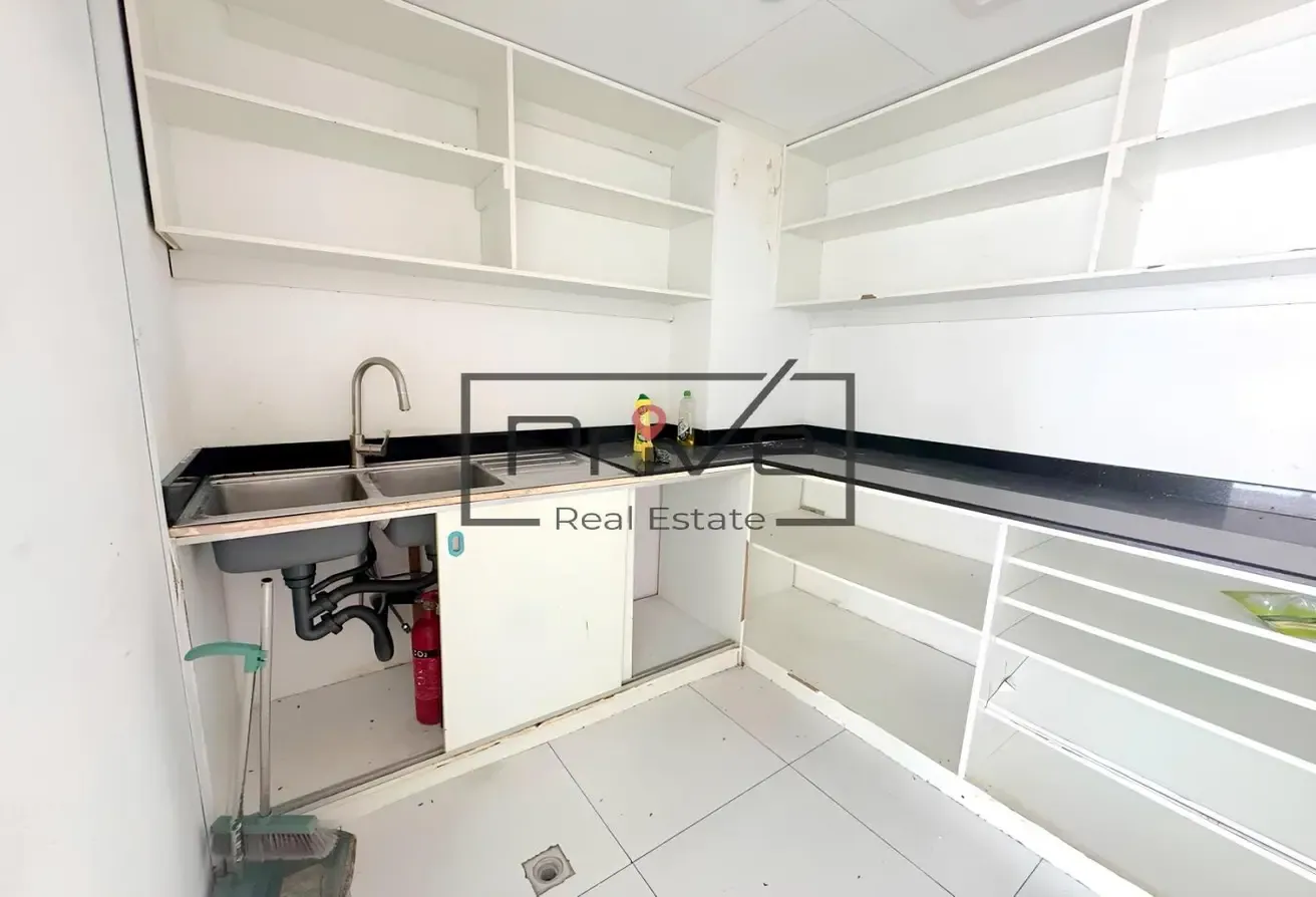 Retail Shop I Easy Access To Metro I Tenanted
