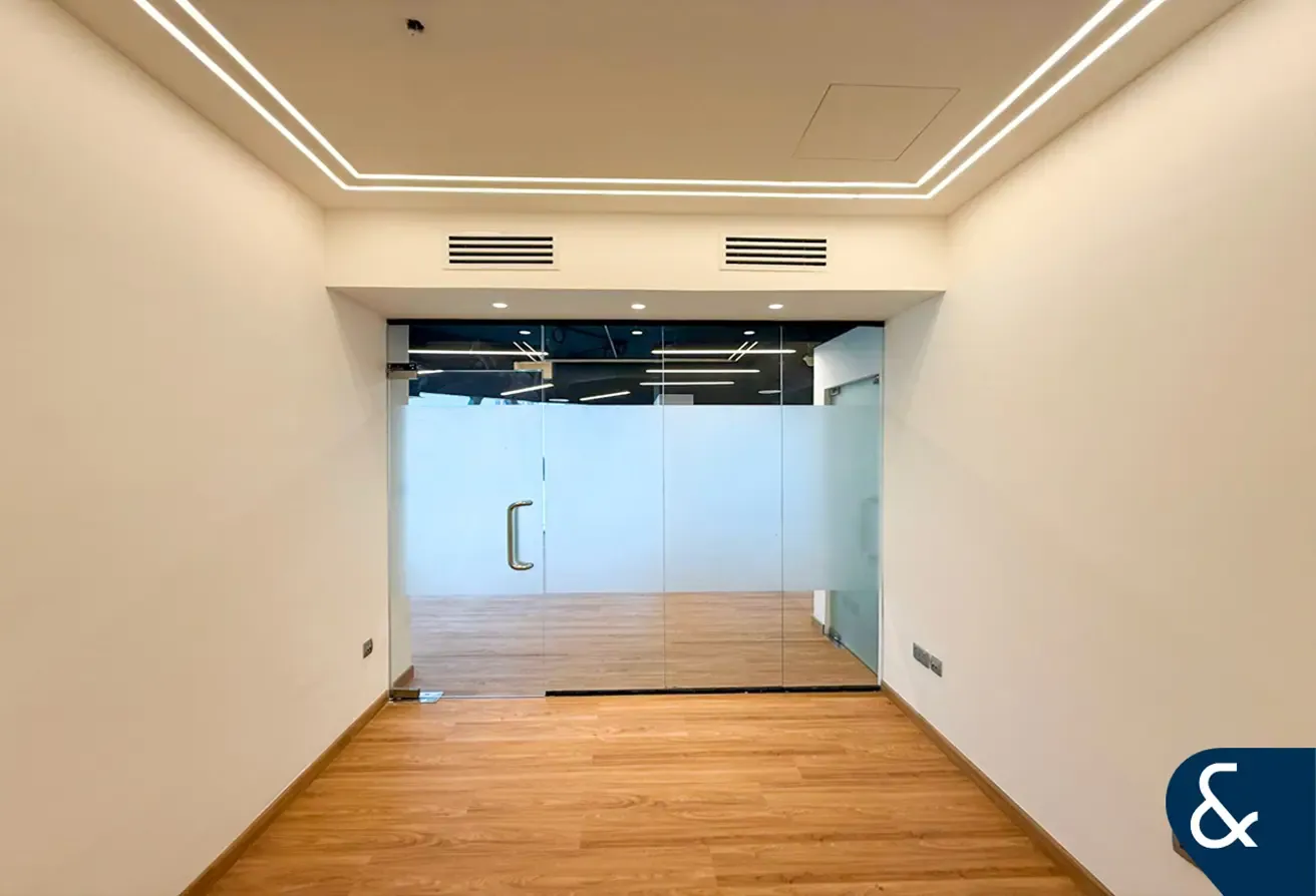 Modern Finish | DIFC | Fitted Office