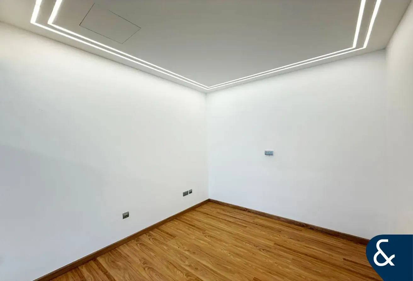 Modern Finish | DIFC | Fitted Office