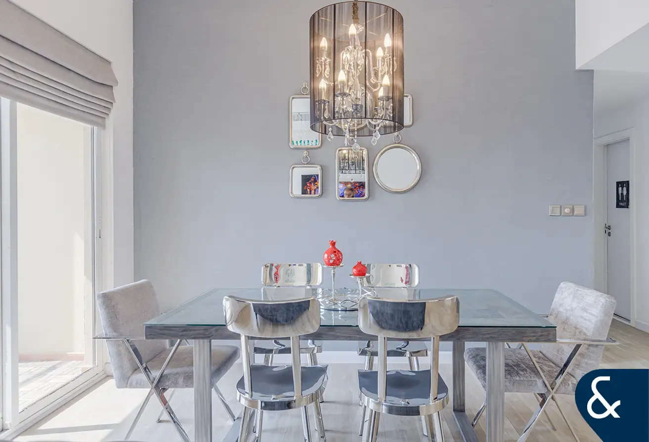 Fully Renovated | 2 Bed | Vacant On Transfer