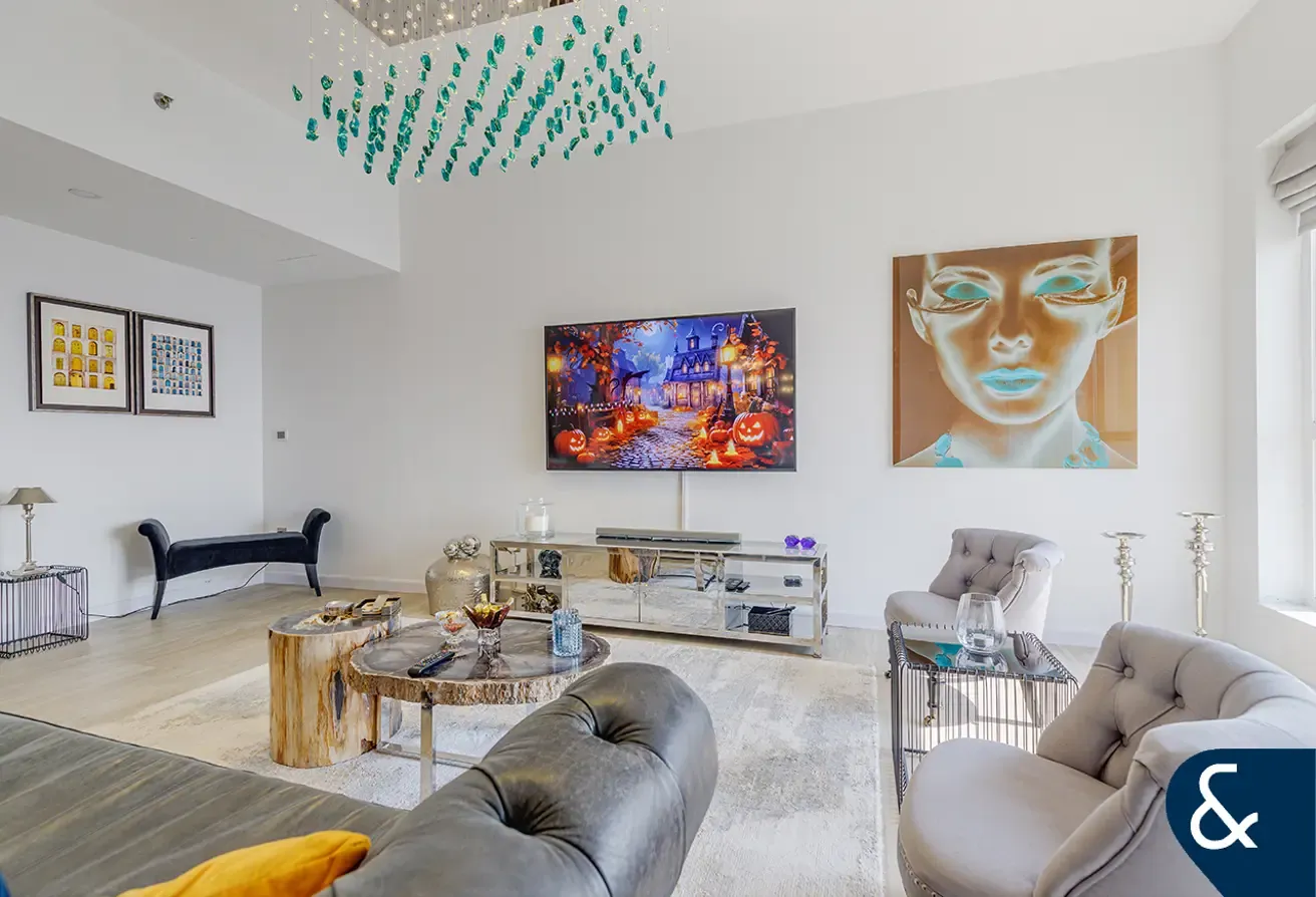 Fully Renovated | 2 Bed | Vacant On Transfer