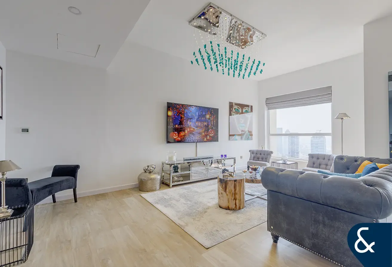 Fully Renovated | 2 Bed | Vacant On Transfer