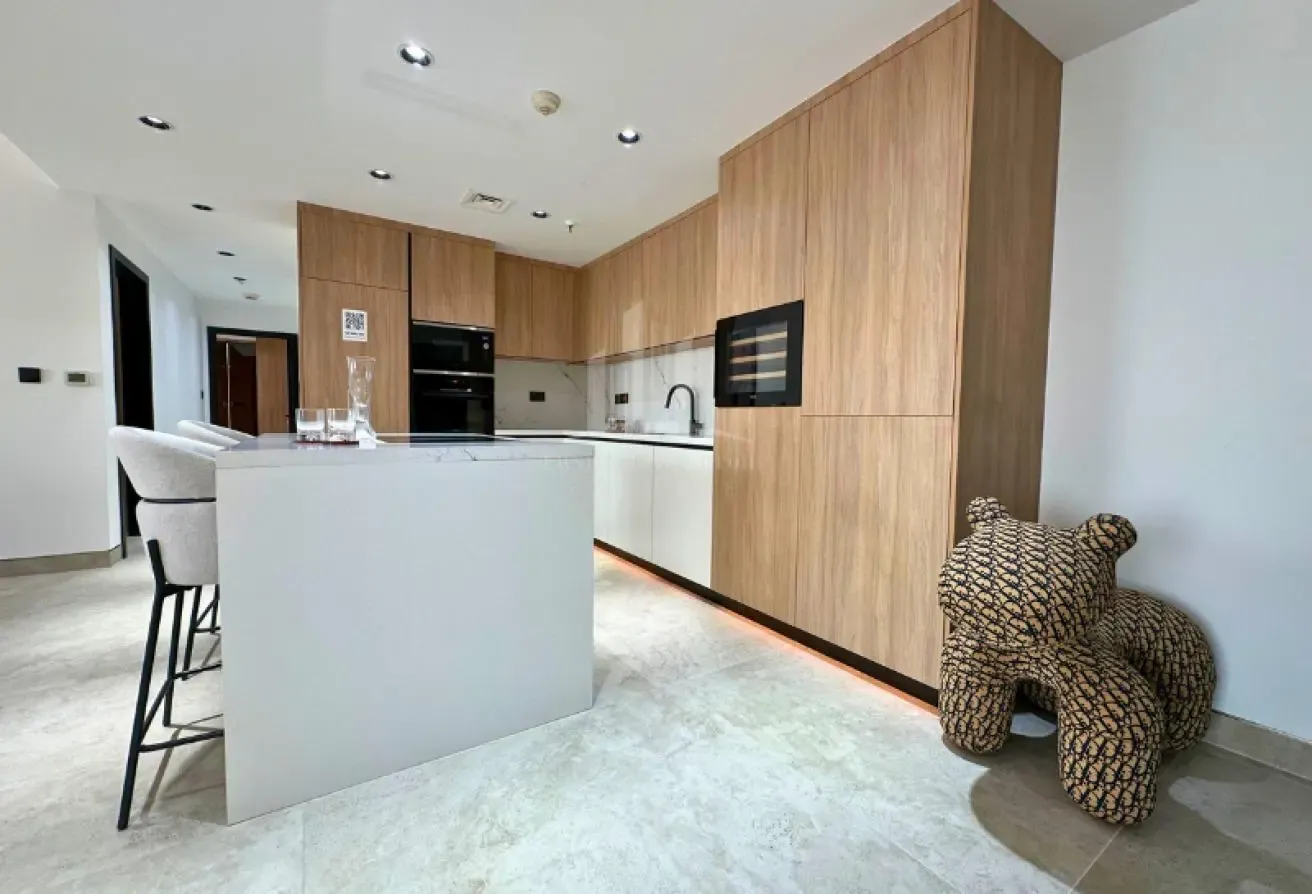 Luxury upgraded | Sea and Marina View | Vacant