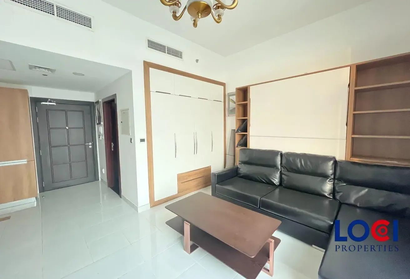 READY TO MOVE | WELL MAINTAINED | NEAR METRO