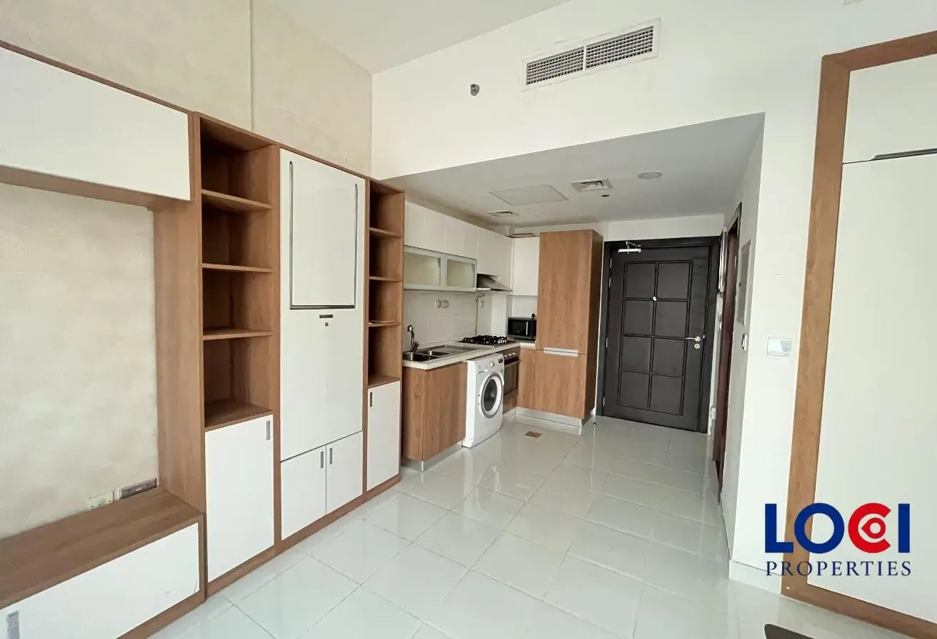 READY TO MOVE | WELL MAINTAINED | NEAR METRO