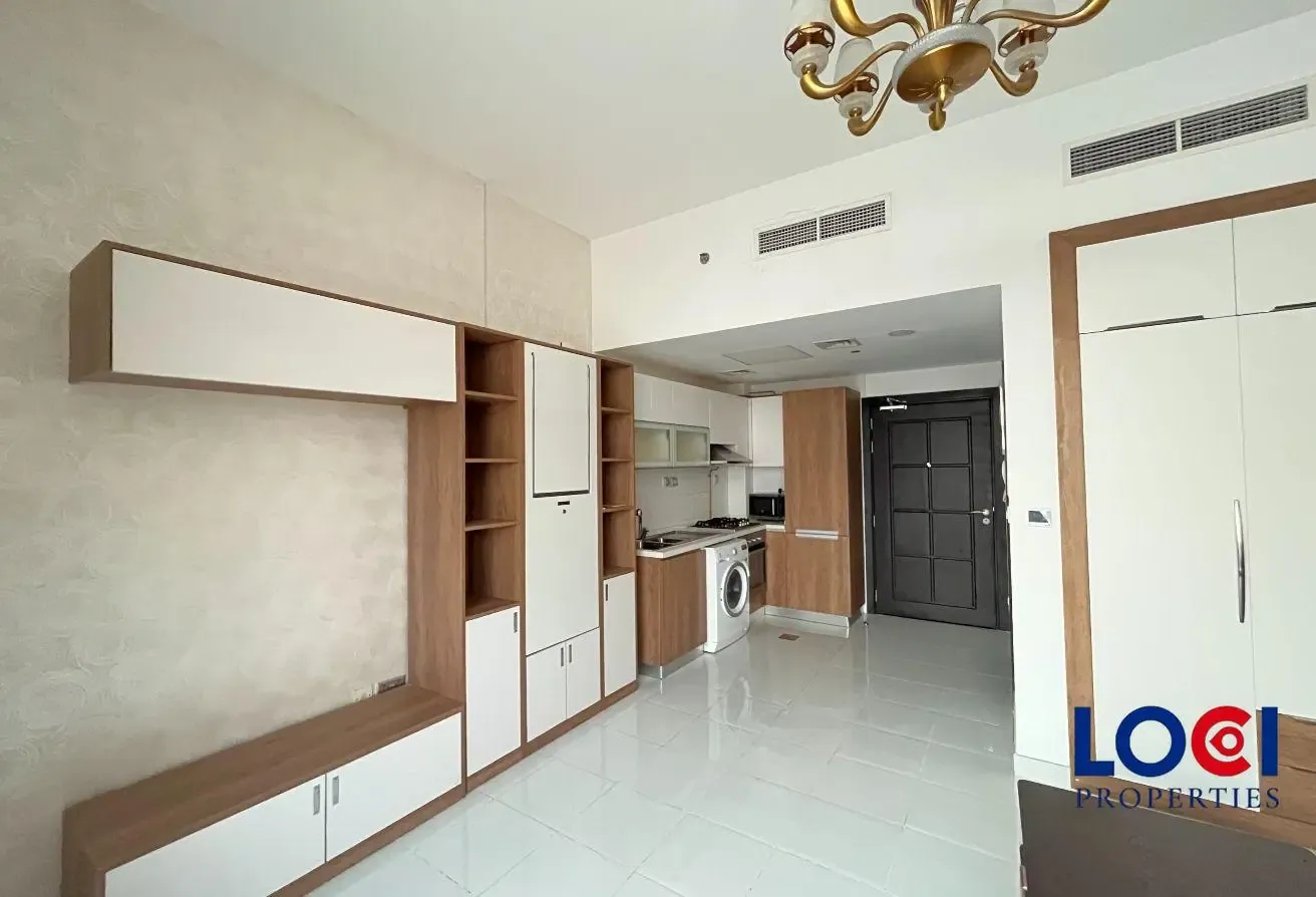 READY TO MOVE | WELL MAINTAINED | NEAR METRO