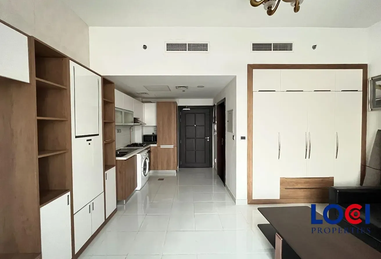READY TO MOVE | WELL MAINTAINED | NEAR METRO