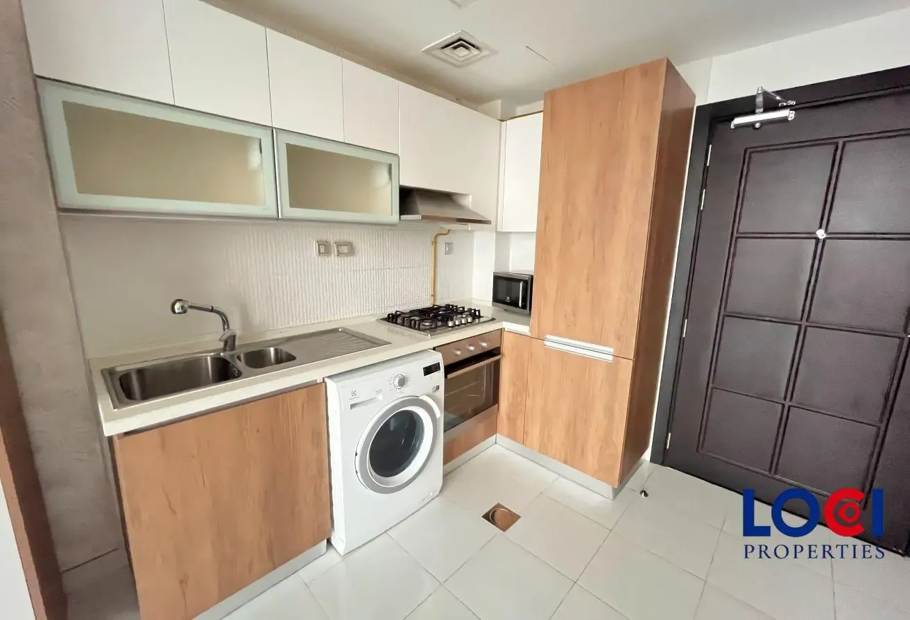 READY TO MOVE | WELL MAINTAINED | NEAR METRO