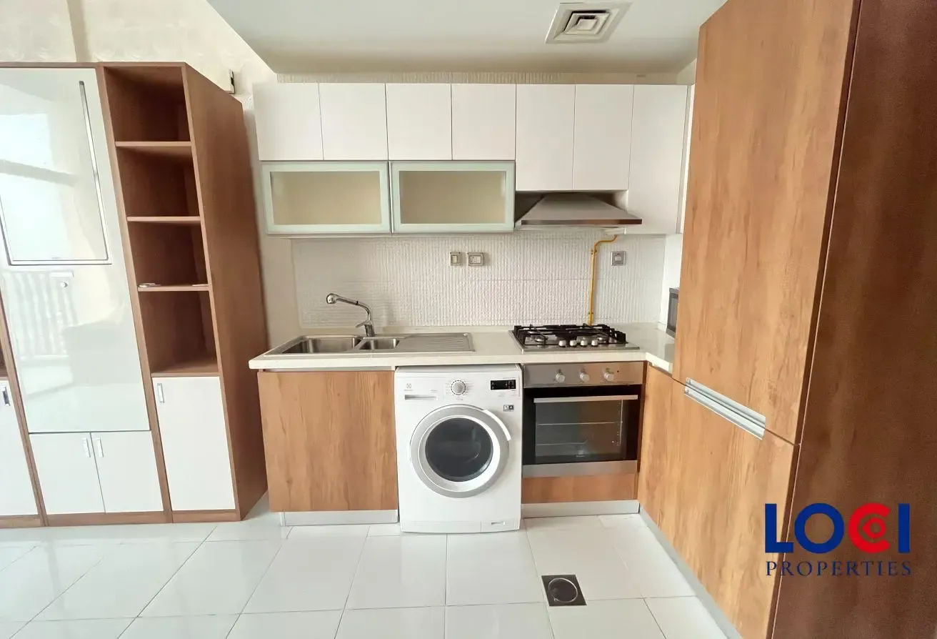 READY TO MOVE | WELL MAINTAINED | NEAR METRO