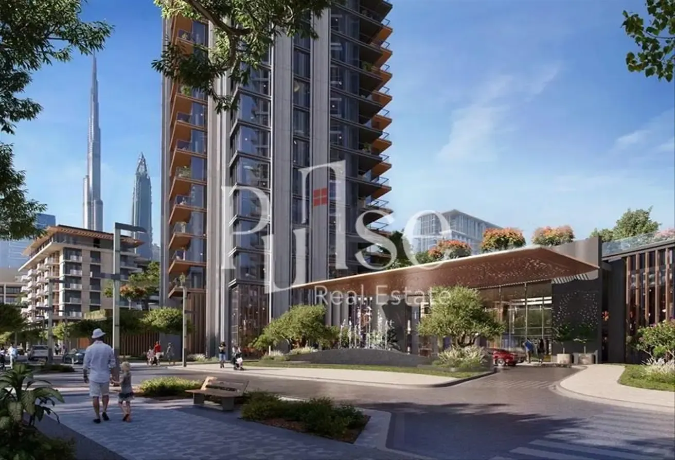 Elegant 1BR | Prime Location | Community View