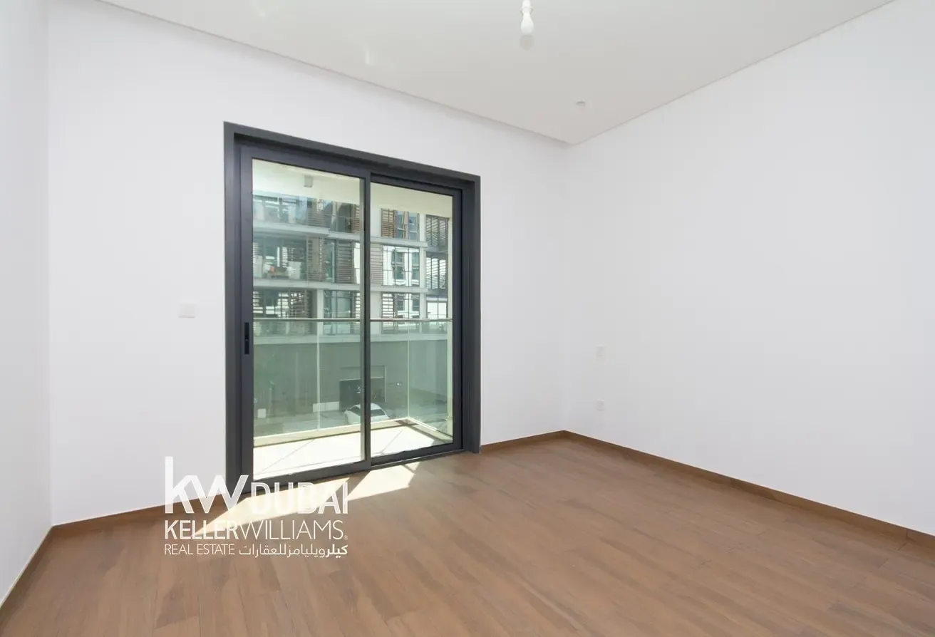 RESALE |VACANT| COMMUNITY LIVING | BEST LAYOUT