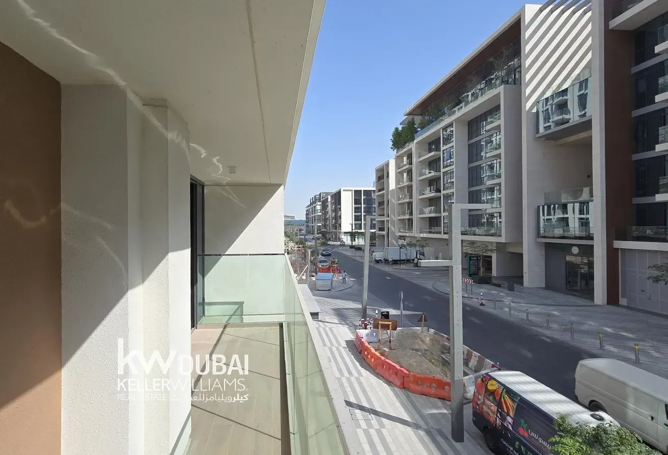 RESALE |VACANT| COMMUNITY LIVING | BEST LAYOUT