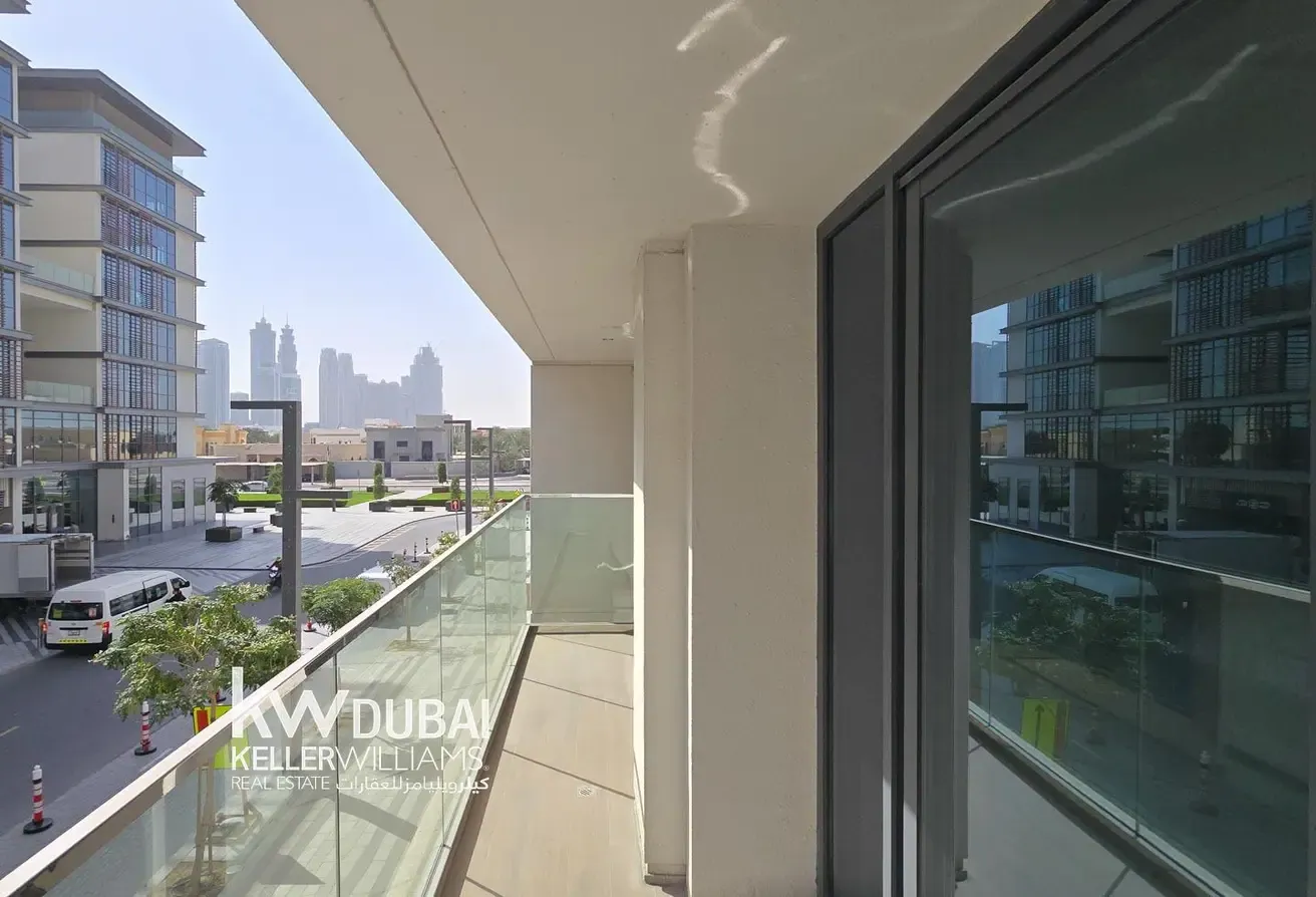 RESALE |VACANT| COMMUNITY LIVING | BEST LAYOUT