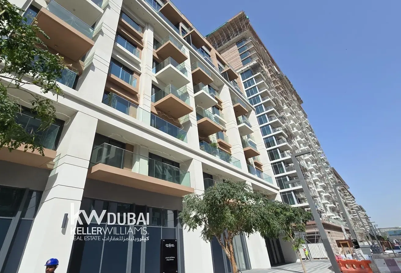 RESALE |VACANT| COMMUNITY LIVING | BEST LAYOUT