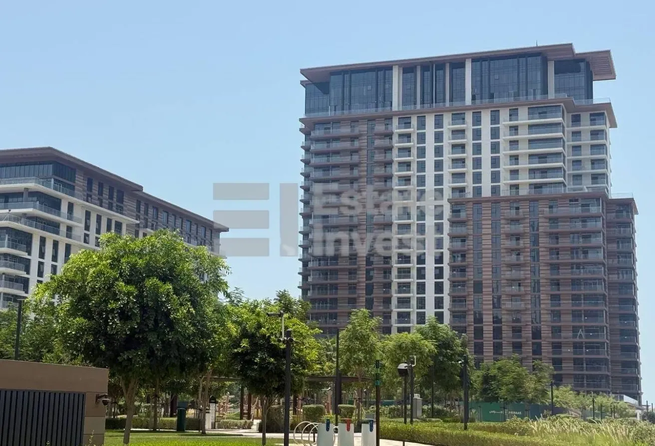 Middle Floor | Sea View | Genuine Resale