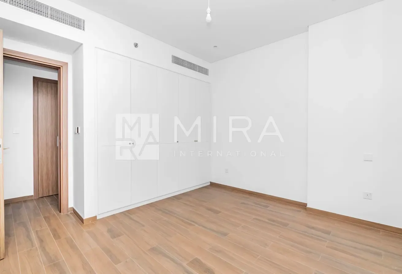 Corner Unit | Prime Location | Burj Khalifa View