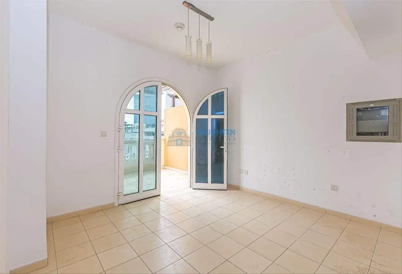 SPACIOUS 2BHK | VACANT SOON | COMMUNITY FACING