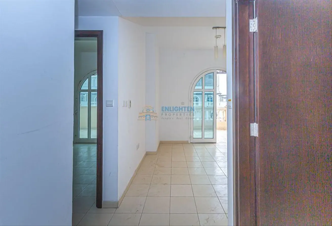 SPACIOUS 2BHK | VACANT SOON | COMMUNITY FACING