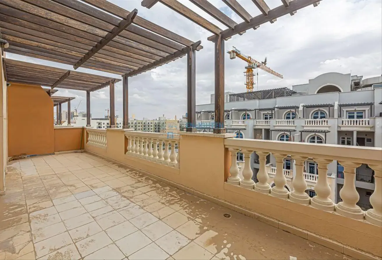 SPACIOUS 2BHK | VACANT SOON | COMMUNITY FACING