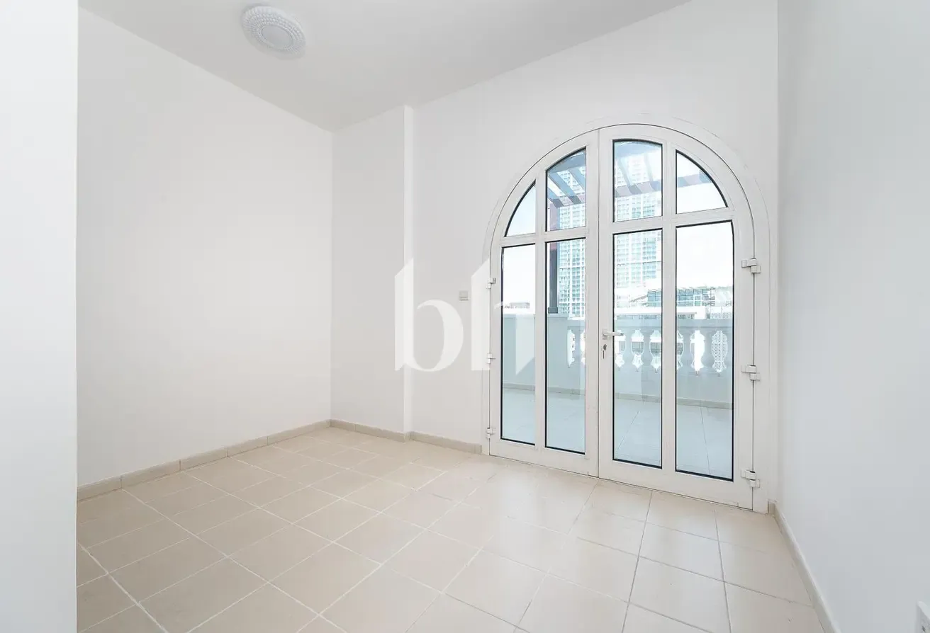 Rented | Exclusive | Bright | Community View