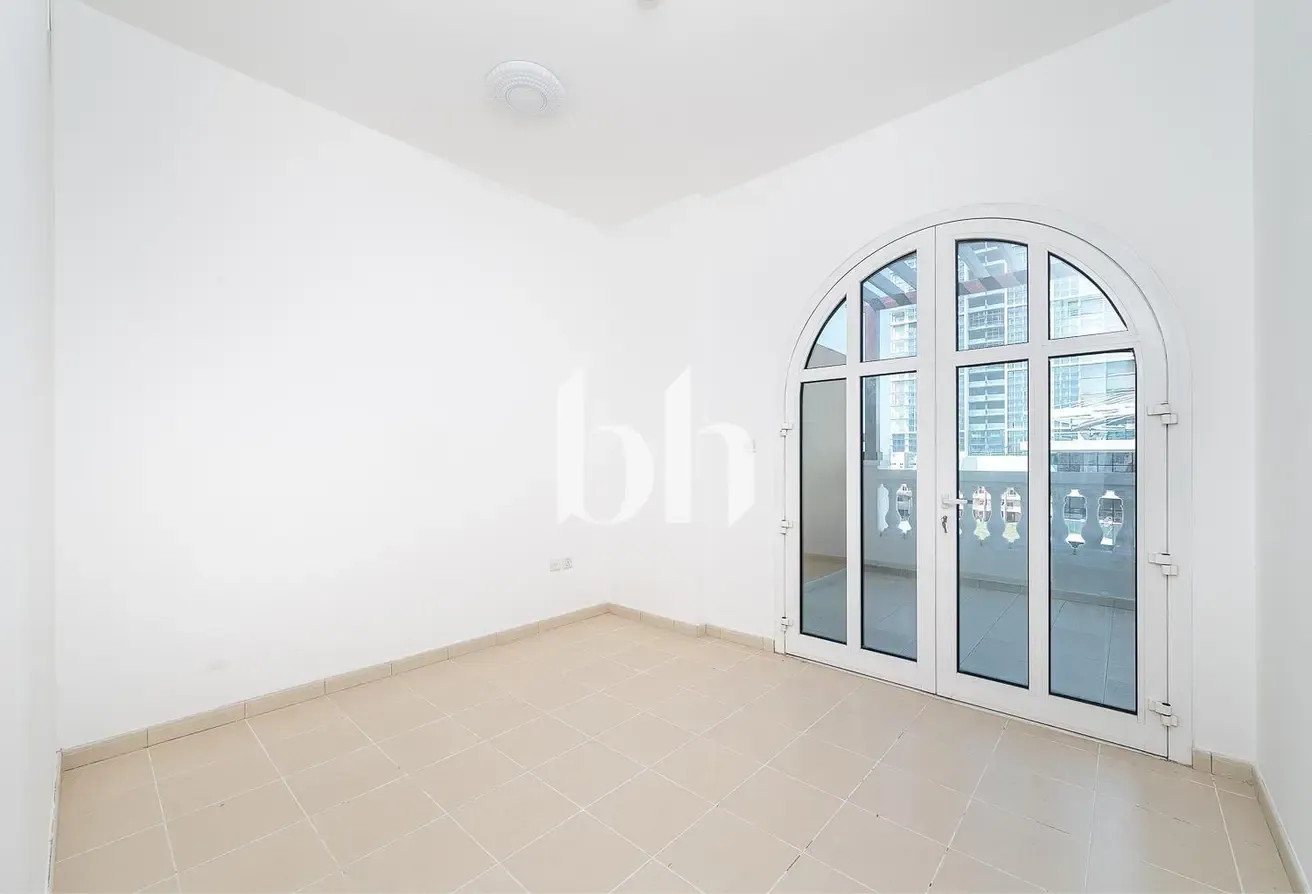 Rented | Exclusive | Bright | Community View
