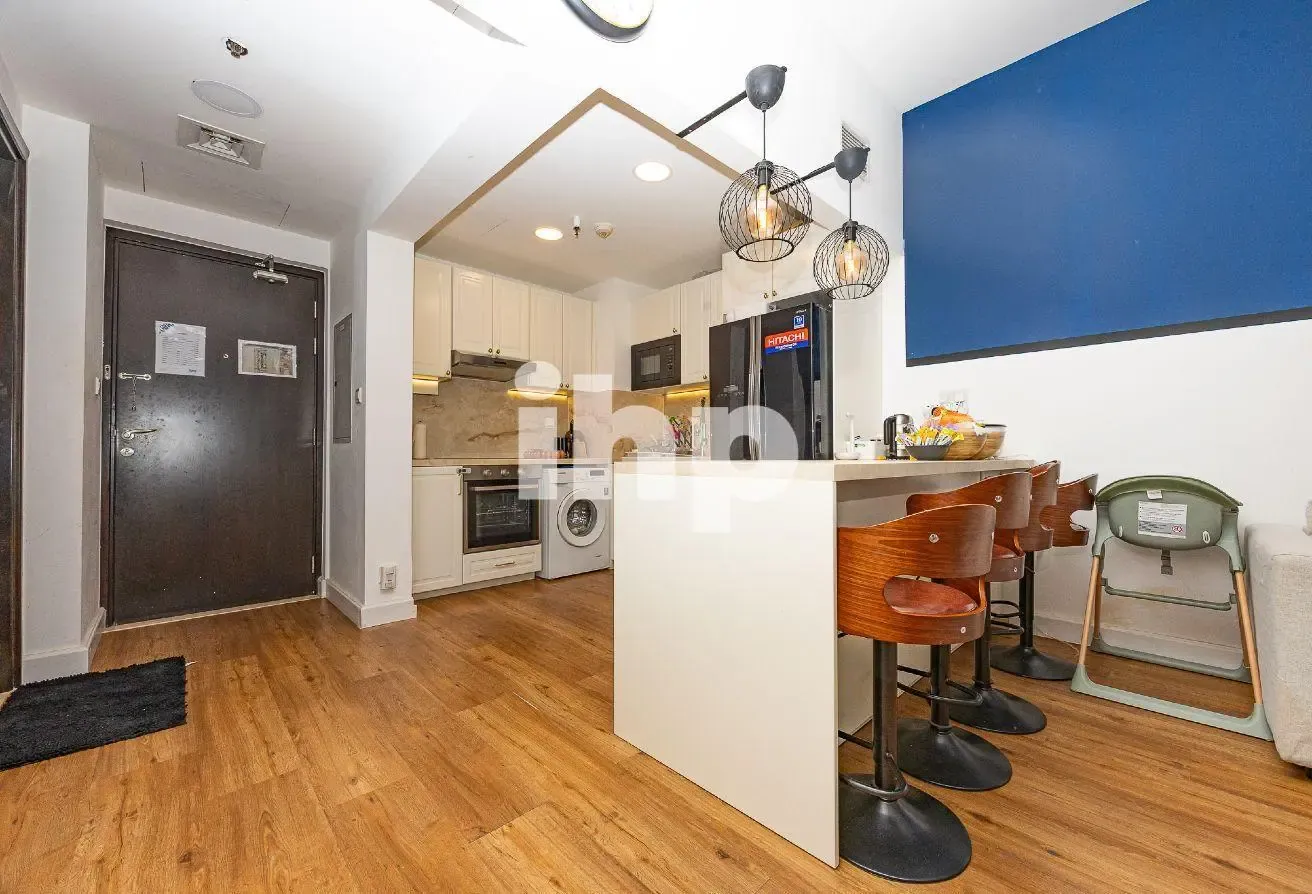 Luxury 2 Bed | Fully Furnished | Hot Deal | Vacant
