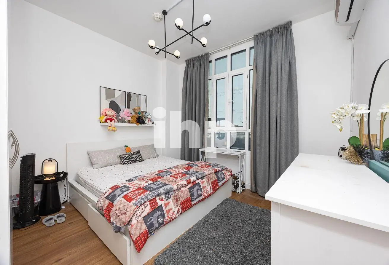 Luxury 2 Bed | Fully Furnished | Hot Deal | Vacant