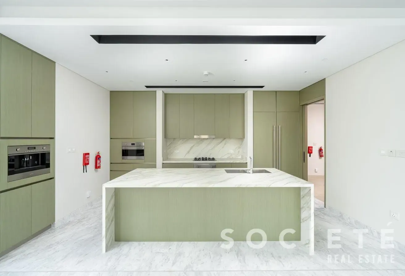 EXCLUSIVE LISTING | MID FLOOR | MOTIVATED SELLER