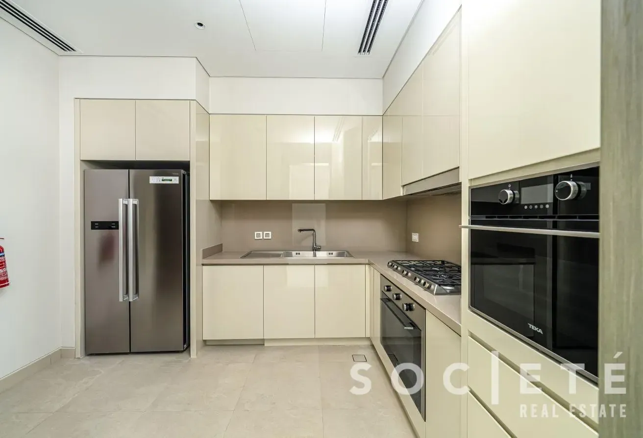 EXCLUSIVE LISTING | MID FLOOR | MOTIVATED SELLER