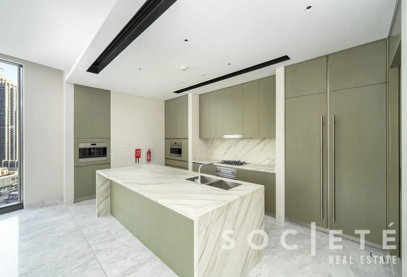 EXCLUSIVE LISTING | MID FLOOR | MOTIVATED SELLER