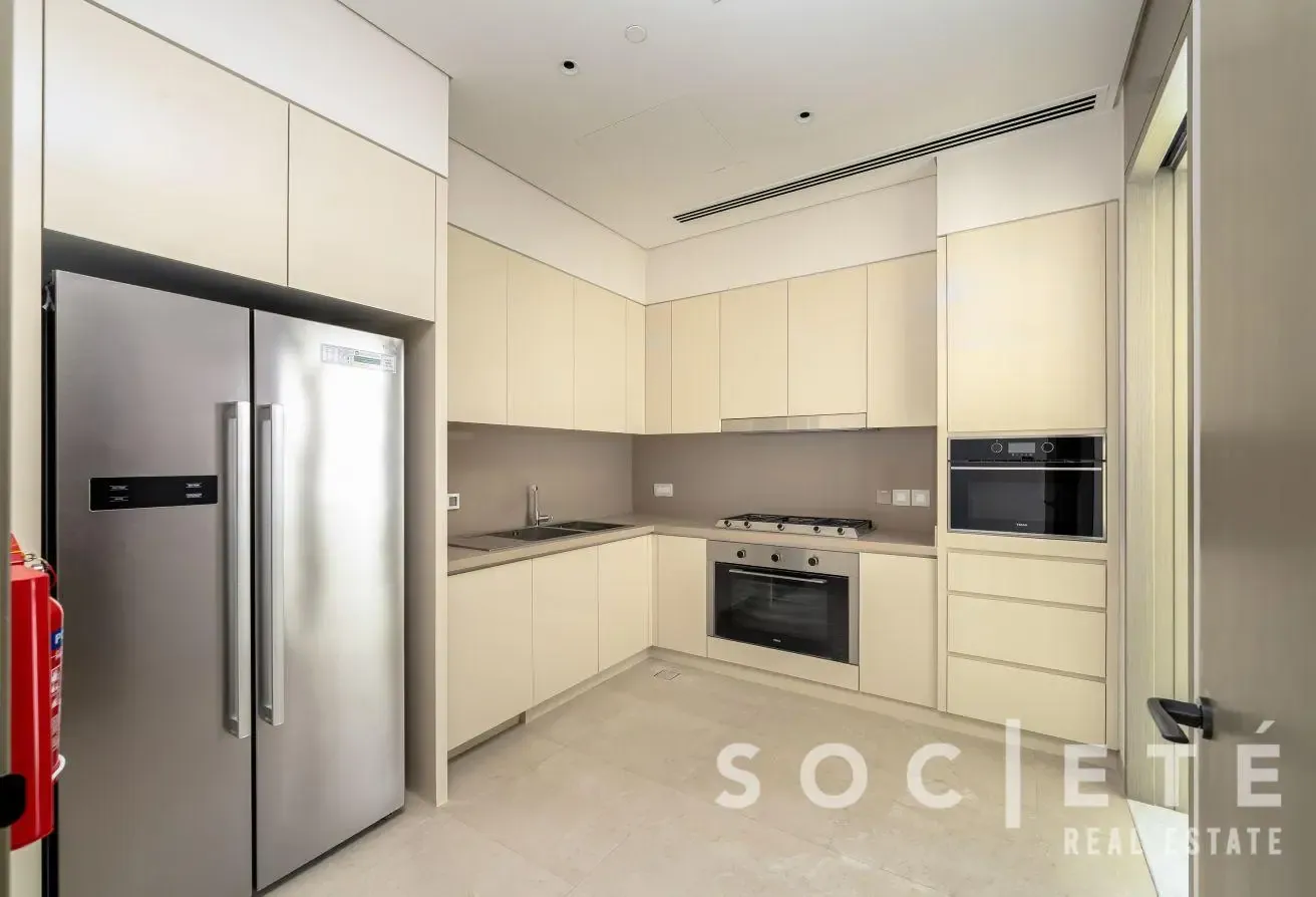 EXCLUSIVE LISTING | MID FLOOR | MOTIVATED SELLER