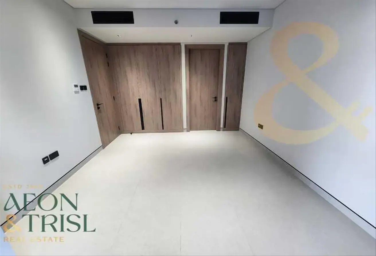 Burj Khalifa View | Vacant | 1BR | Spacious Layout
