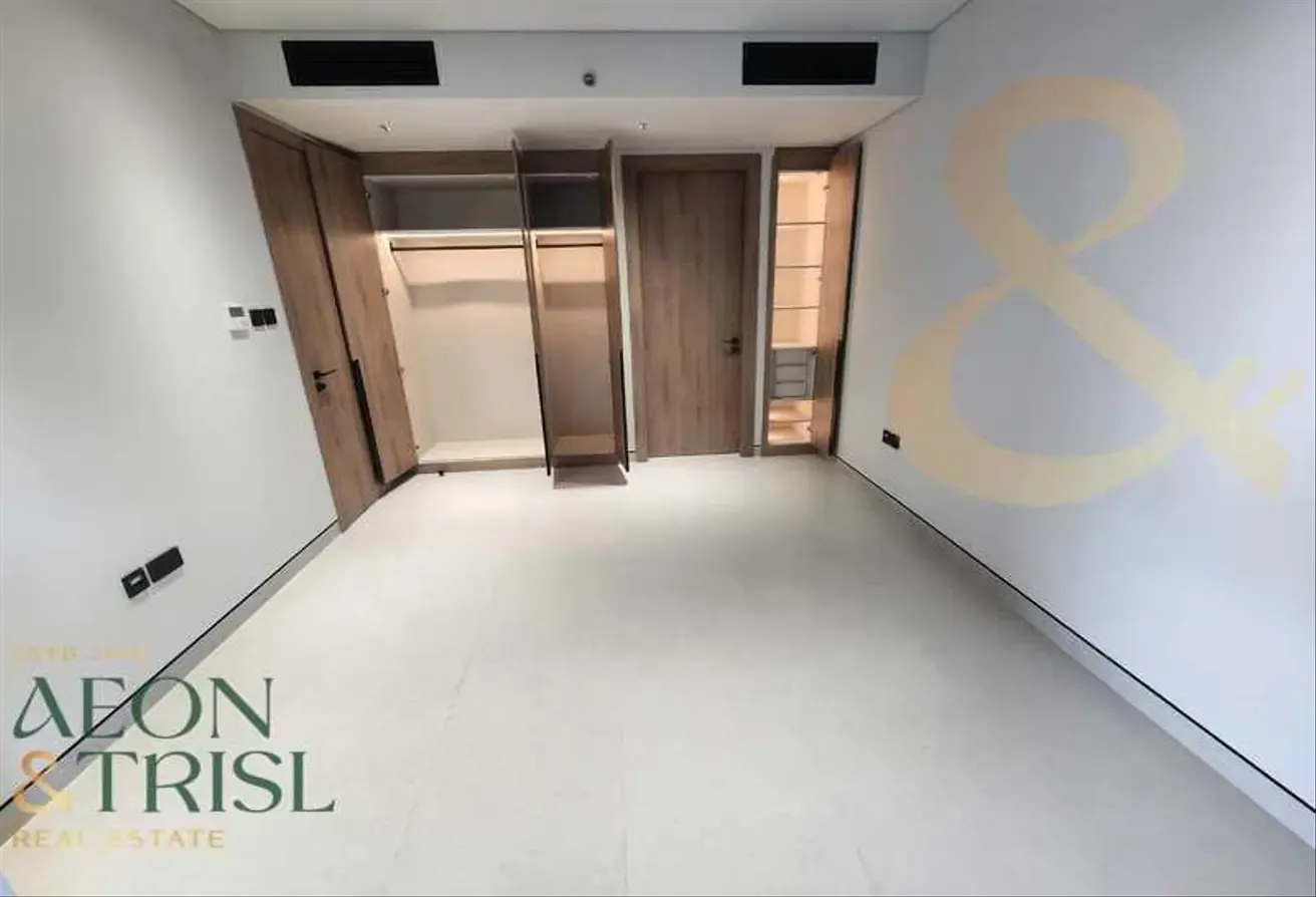 Burj Khalifa View | Vacant | 1BR | Spacious Layout