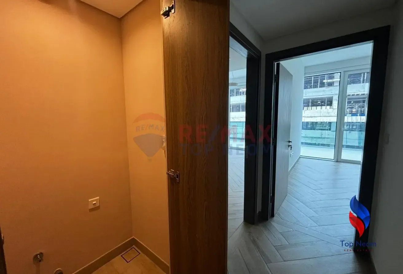 READY TO MOVE IN - NEAR METRO -  PRIME LOCATION