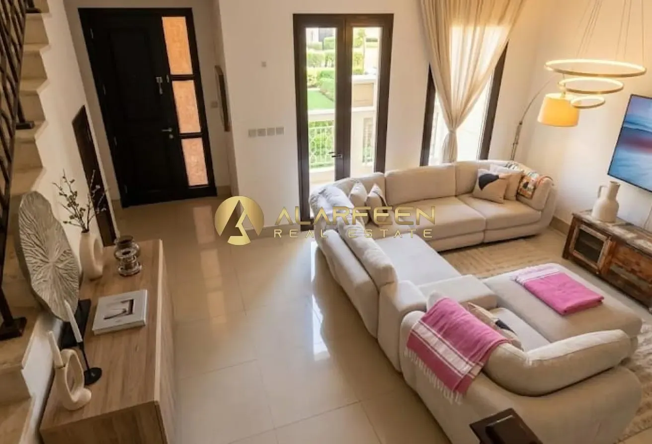 Beautiful Spacious townhouse |  Modern Interiors