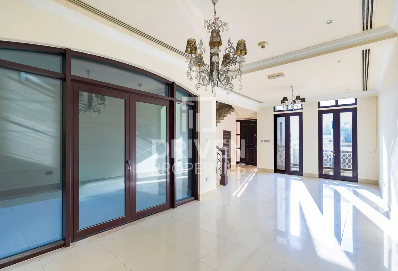 Vastu Complaint | Exclusive | High ROI | Rented