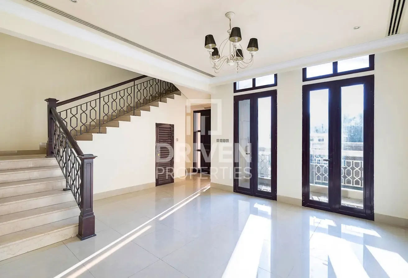 Vastu Complaint | Exclusive | High ROI | Rented