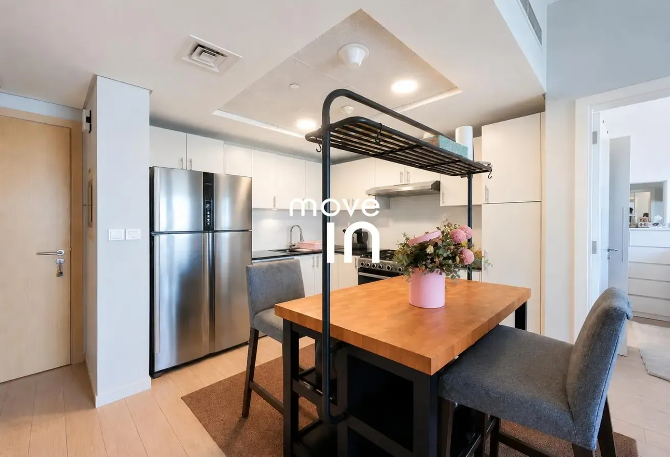 Well Furnished 2 Bed|Balcony|Laundry|Next to Metro